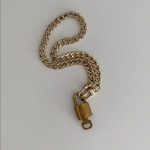 🌟Gold tone authentic Louis lock necklace🌟